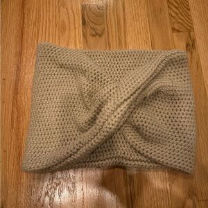 Cozy Knit scarf in Beige